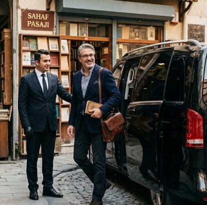 DE: Bibliophiler VIP-Transfer zu Istanbuls Nischen-Antiquariaten