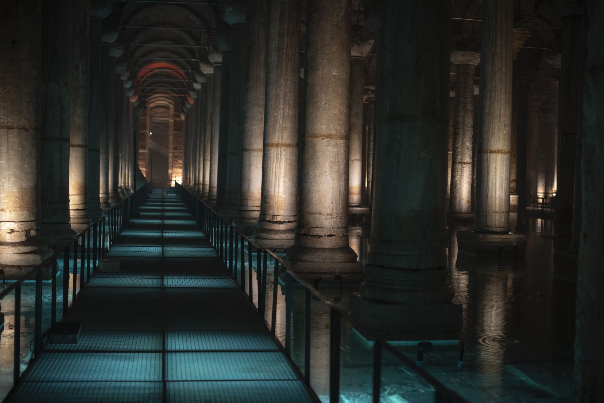 💧 Basilica Cistern: The Historical Underground Water Heritage