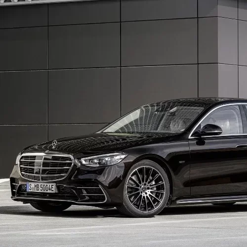 Istanbul airport economy class private transfer — Mercedes-Benz sedan